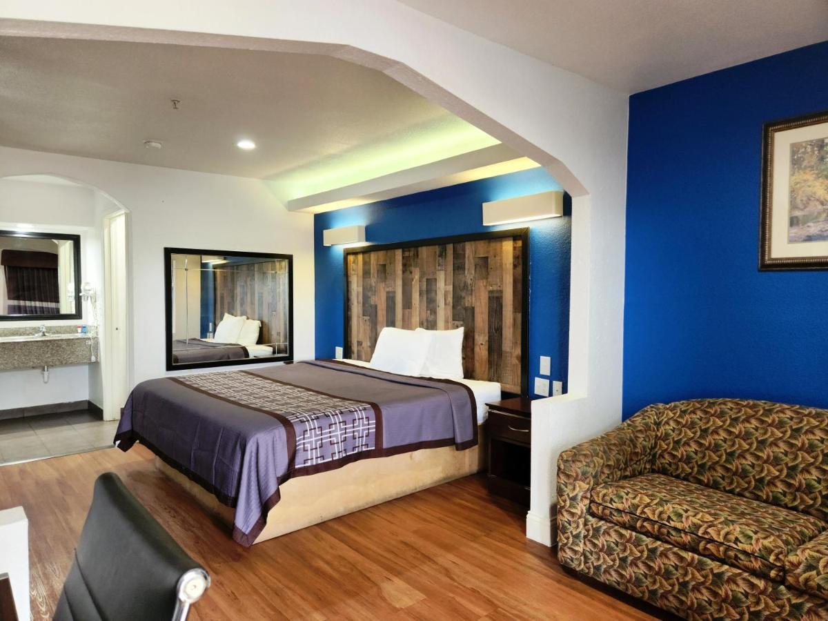 Express Inn Tomball Exterior photo